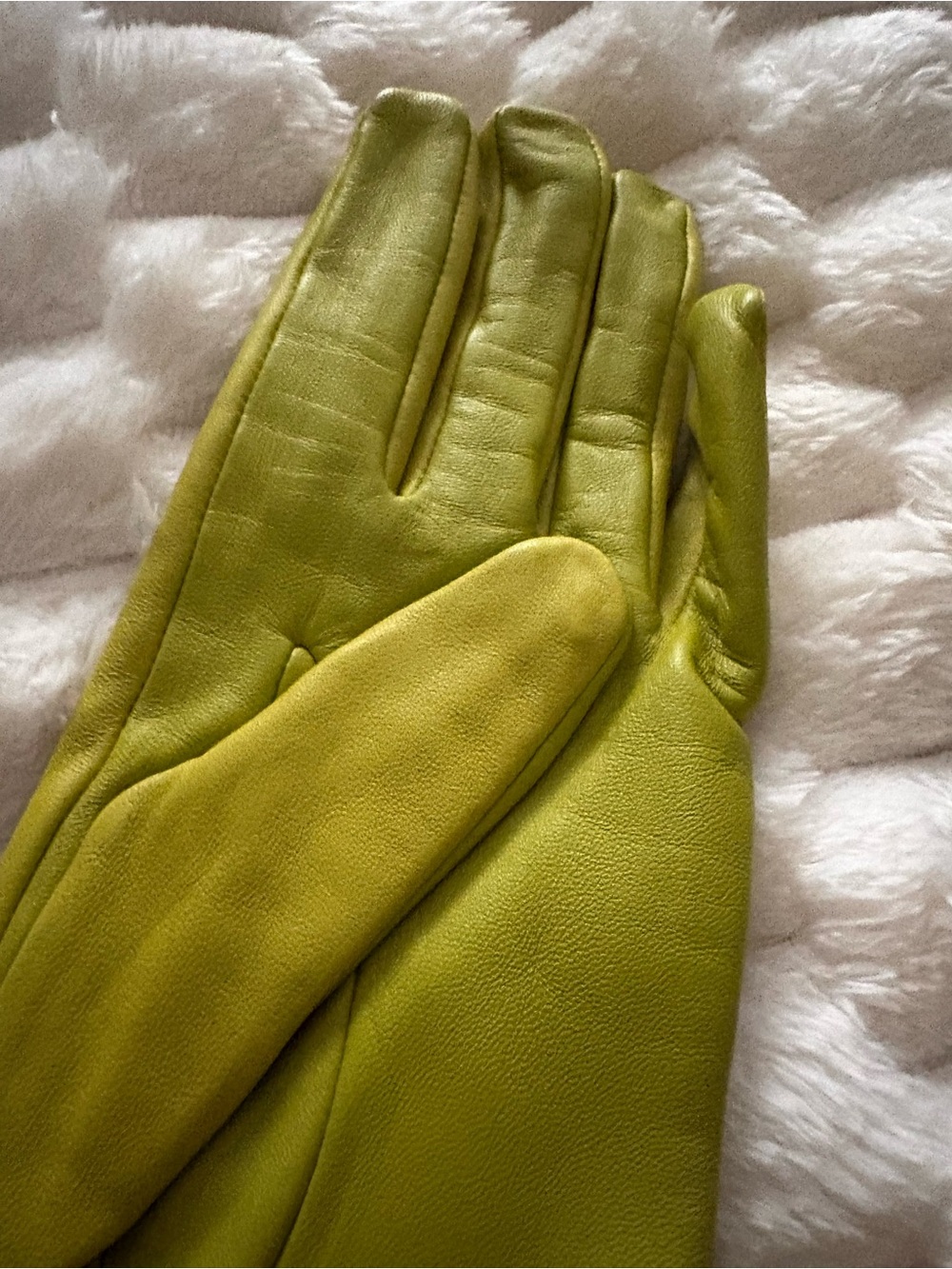 UGG Chartreuse Buttery soft leather Gloves size Large - Luxury! NWT - Picture 6 of 9